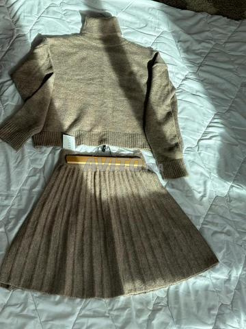 طقم كنزة و تنورة نسائية - أنيق و دافئ