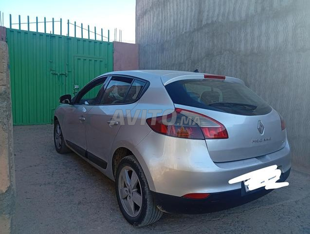 Voiture propre pour personnes sérieuses
