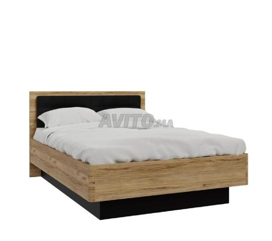 سرير وخزانة بلوط