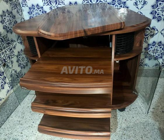 Un meuble TV en bois en très bon état à 400 dh - 2