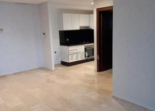 شقة جديدة للإيجار مع بلكونة