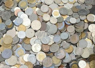 عملات منوعة من أنحاء العالم