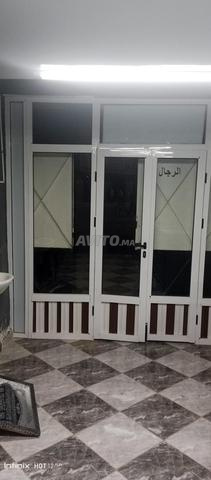 فيترينا باب محل كبيرة للبيع