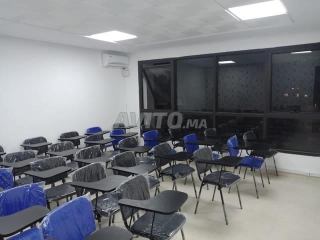 كرسي مع طاولة كتابة عملية ووظيفية