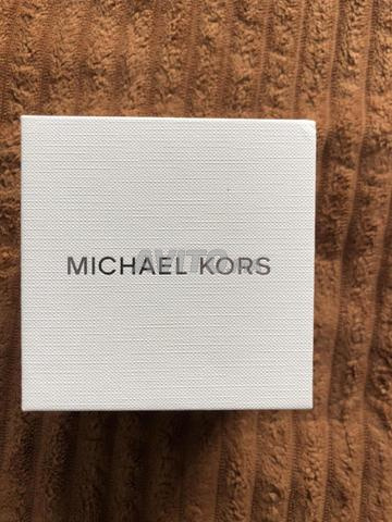 ساعة مايكل كورس أصلية ref mk 4666