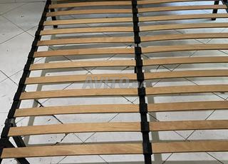 قاعدة سرير ومرتبة