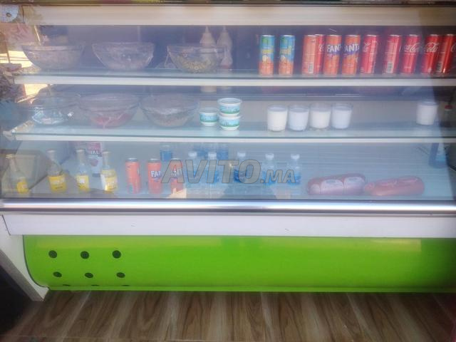 Présentoir à Berkane propre à vendre 2 mètres - 2