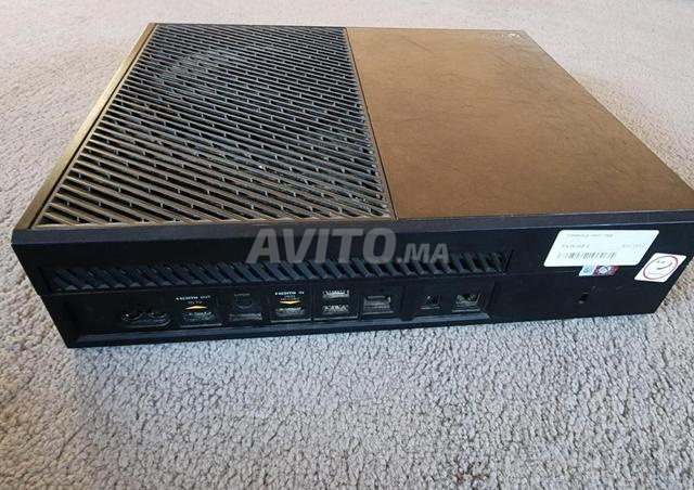 إكس بوكس ون 512 جيجابايت مع وحدة تحكم وشاحن