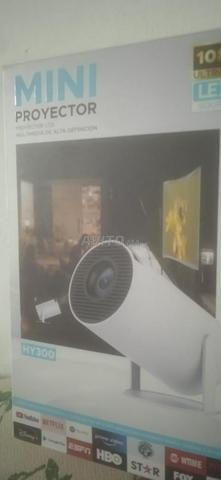 جهاز عرض صغير محمول 4K Android