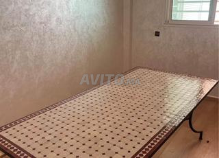 Table en mosaïque avec chaise