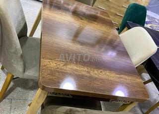 صالون مونجي شيك مع طاولة و 4 كراسي