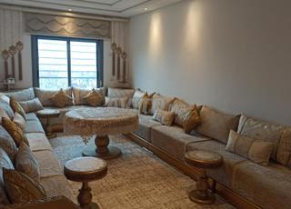 Salon, lit, placard et réfrigérateur Samsung