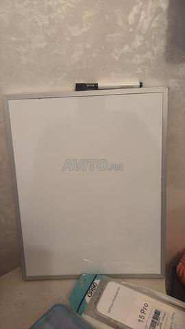 لوحة بيضاء مغناطيسية