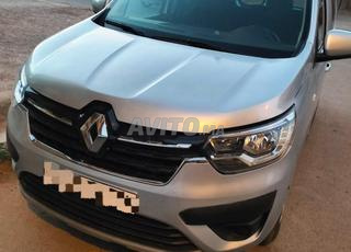 السلام عليكم سيارة من نوع رونو اكسبريس