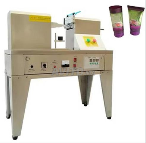 Machine de scellage de tube ultrasonique