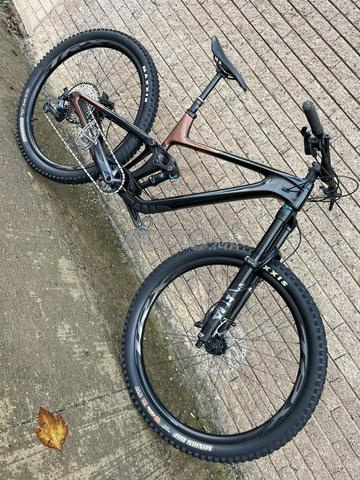 VTT double suspension GIANT carbone
