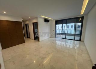 شقة للإيجار فارغة في حي CFC