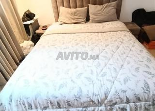 Lit avec mécanisme de rangement et matelas 1,60/2