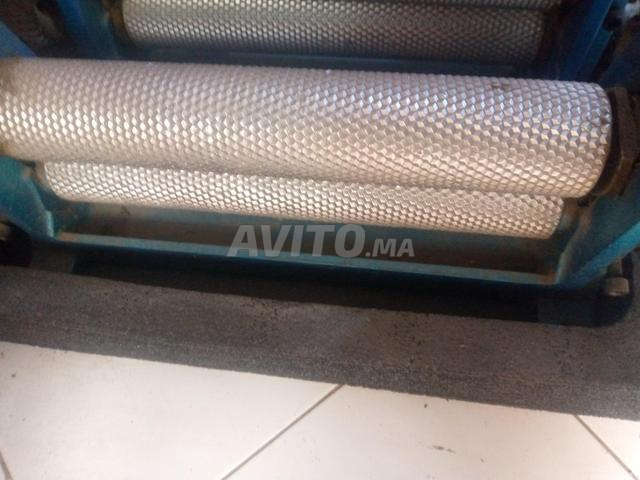 Machine de fabrication de cire d'abeille