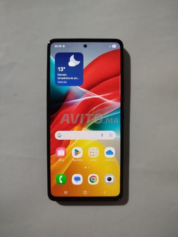 هاتف باقي نقي بزاف كلشي خدام مزيان مفيهش ديفو