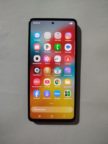 Téléphone presque neuf, tout fonctionne parfaitement, aucun défaut - 2