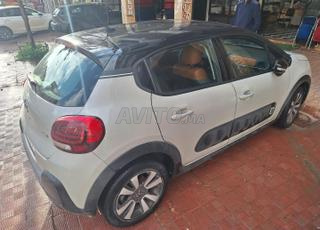 سيارة جميلة جدا