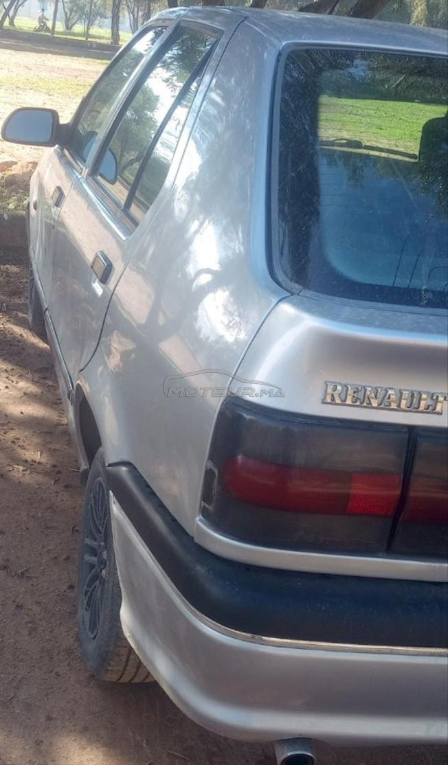Renault R19