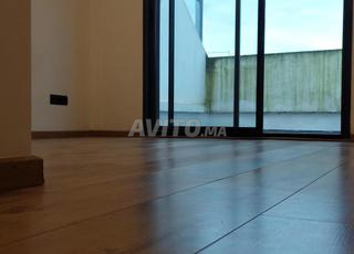 Studio vide 4eme étage 59m2 5000