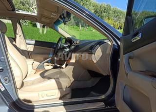 سيارة ممتازة وعلى يد واحدة