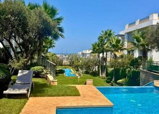 شقة بحديقة للبيع في دار بوعزة