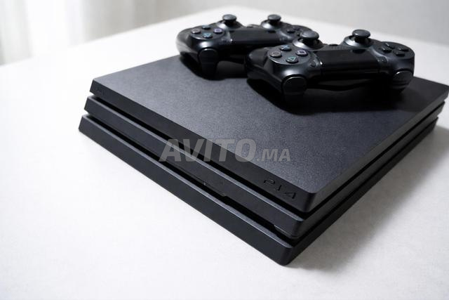 بلايستيشن 4 برو مستعمل بحالة جيدة 2 يد التحكم