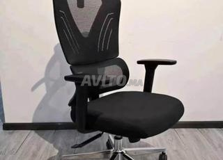 كرسي / ظهر مرتفع / مساند للذراعين / قابل للتعديل