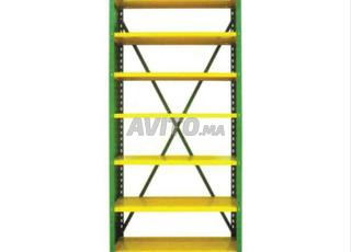 رفوف مع خلفية وجدران \ أرفف \ خزانة ملابس