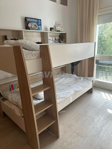 غرفة أطفال بسرير بطابقين