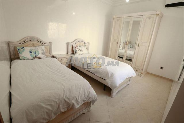 دوبلكس بـ 3 غرف نوم في المركز للإيجار