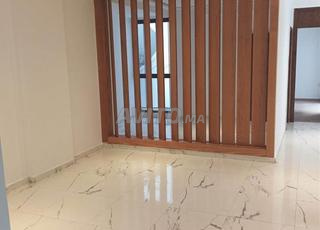 مكتب ذو مستوى عال 63م على شارع عبد المومن