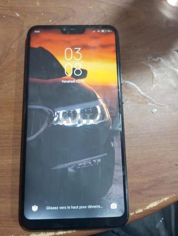 الهاتف نقي، كلشي خدام، البطارية مزيانة