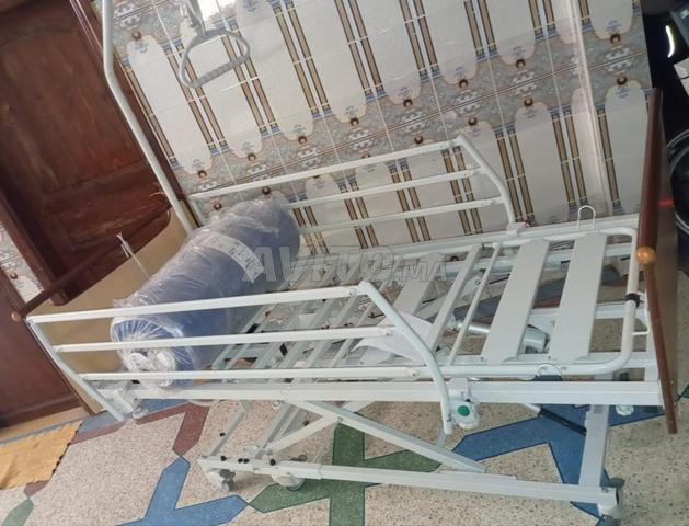 سرير طبي كهربائي