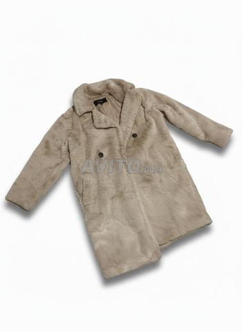 معطف فرو بحالة ممتازة مناسب لشتاء جديد