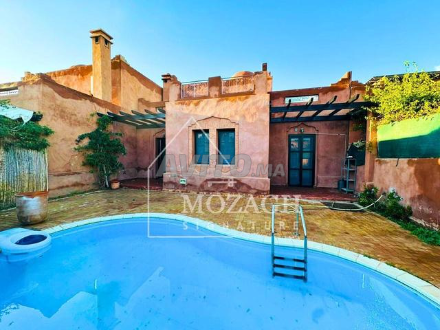 Jolie villa 300m² avec piscine privée – Route Casa