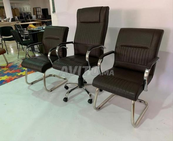 كرسي مكتبي مريح بظهر داعم