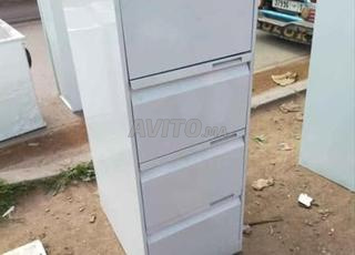 Armoire métallique disponible / vestiaire