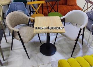 Chaises tables café restaurant