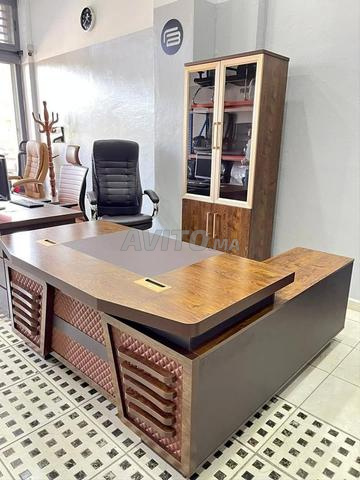 مكتب مستورد فخم بتصميم متطور