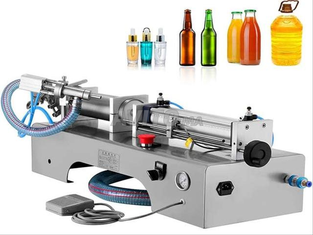 آلة تعبئة السوائل شبه الأوتوماتيكية