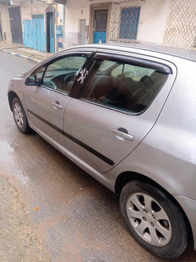 سيارة بيجو 307