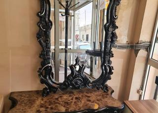 Console avec grand miroir