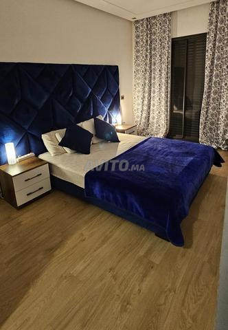 الجملة المترجمة هو: شقة جميلة بلوطة بن تاشفين.