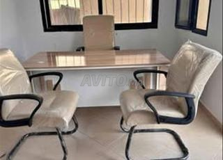 مكتب مع وحدة إرجاع و أدراج