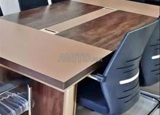 طاولة اجتماعات